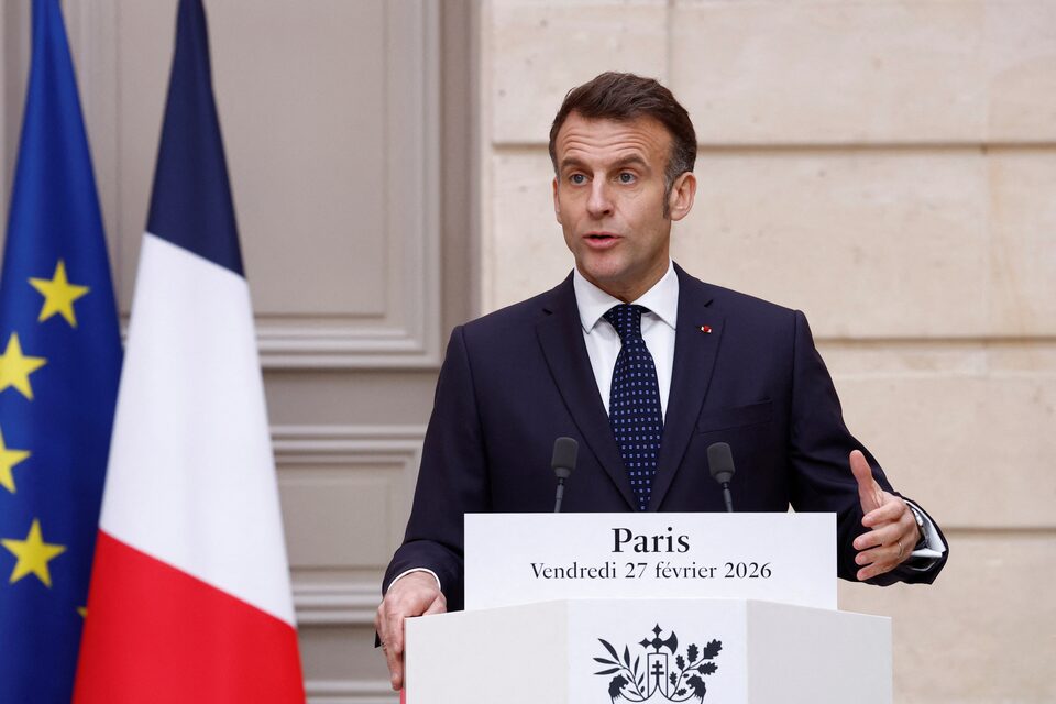 ماكرون: كل المؤشرات تفيد بأن المسؤولية تقع على حزب الله بشأن مقتل جندي فرنسي في جنوب لبنان