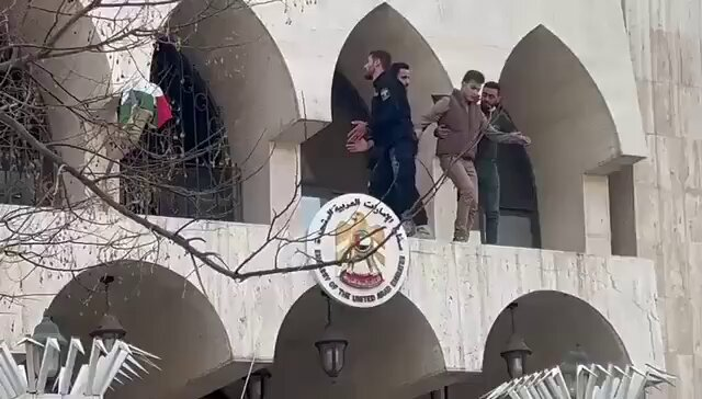 السعودية: ندين الإساءات غير المقبولة للرموز الوطنية للإمارات أثناء الاعتداء على سفارتها