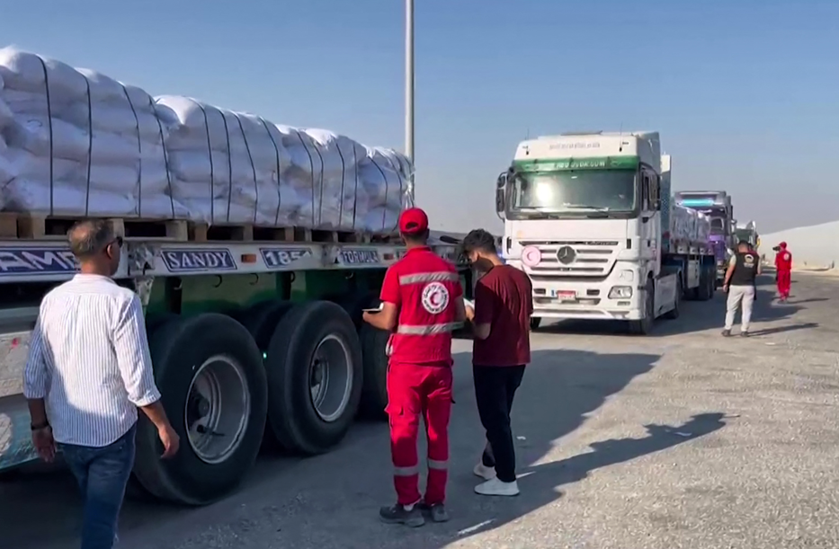 بدء دخول قوافل مساعدات عبر معبر رفح إلى قطاع غزة