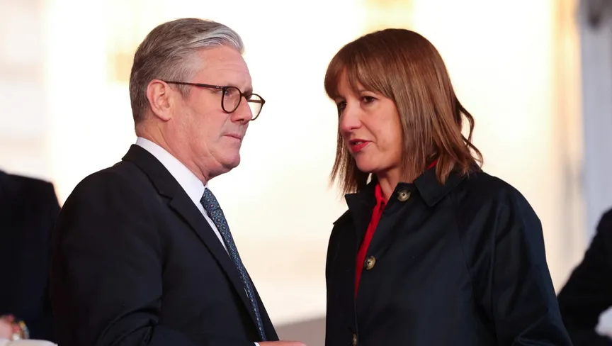 وزيرة الخزانة البريطانية تعتذر لتأجير منزلها دون ترخيص.. وستارمر يدعمها