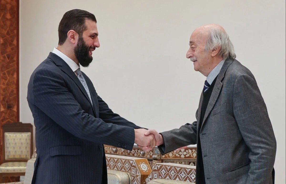 الشرع يلتقي جنبلاط ما هدف اللقاء؟