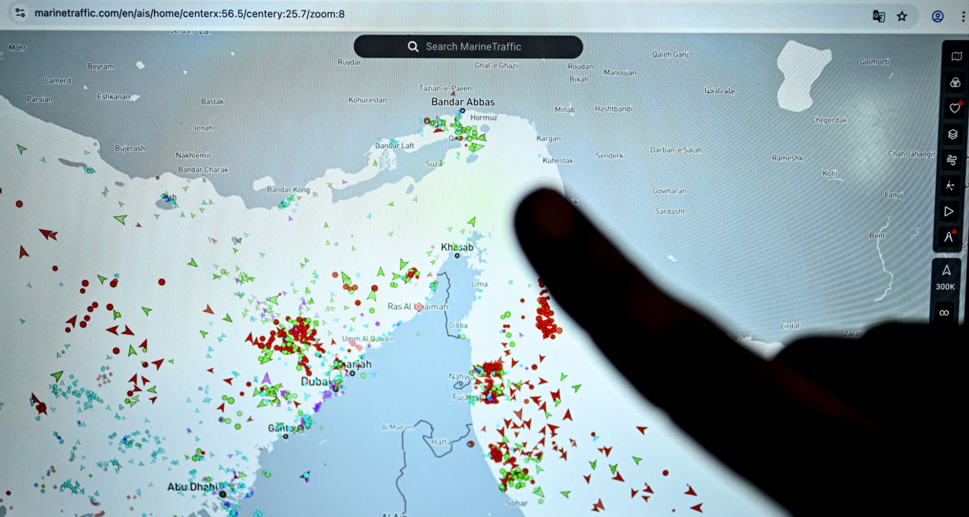 ترامب يتوعد إيران برد مدمر حال تهديد الملاحة بمضيق هرمز
