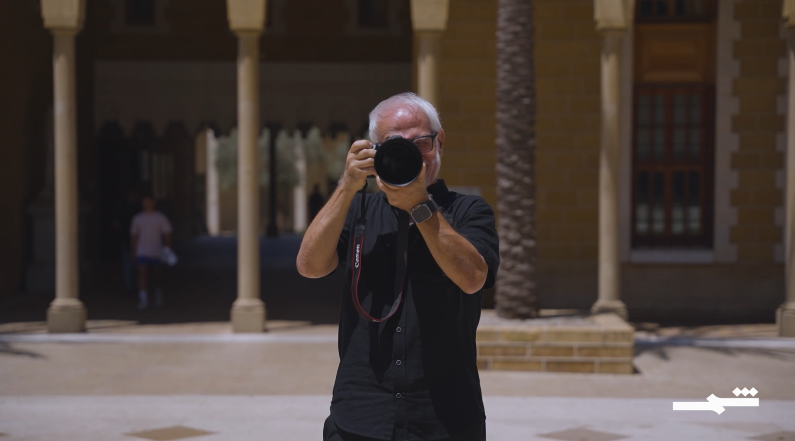 صورة | جمال السعيدي.. الكاميرا أنقذته من البندقية