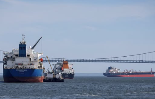 أكسيوس: توجه في البيت الأبيض لتمديد تعليق "قانون جونز" الملاحي