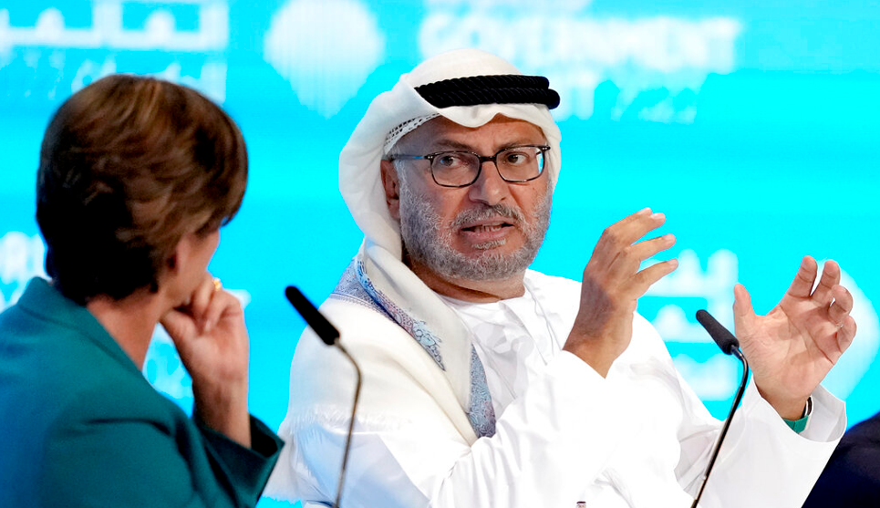 مستشار رئيس الإمارات ينتقد "الموقف الضعيف" لمجلس التعاون تجاه هجمات إيران