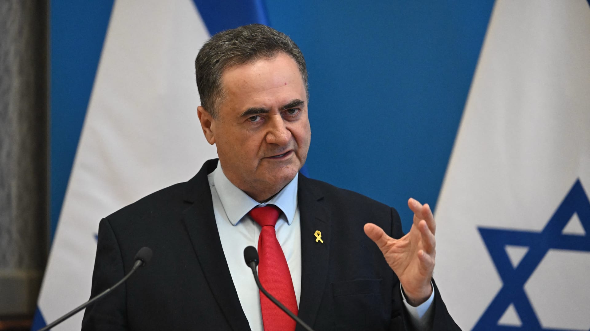 وزير الدفاع الإسرائيلي يحذر من تصعيد: "النار ستحرق أرز لبنان"