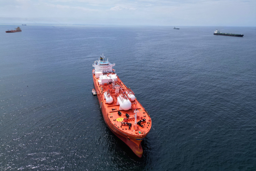 غرق ناقلة غاز روسية قبالة ليبيا وموسكو تتهم كييف