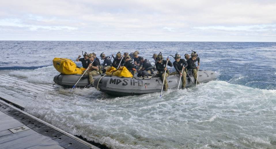 واشنطن تبدأ تأمين مضيق هرمز بعمليات إزالة الألغام البحرية