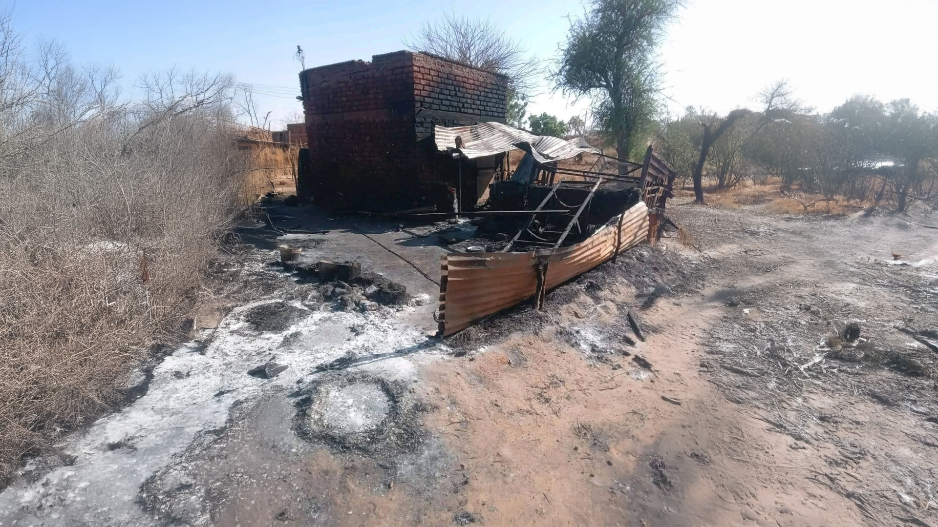 تطورات متسارعة في السودان.. قتلى وانشقاق قيادي وتحذيرات من مجاعة