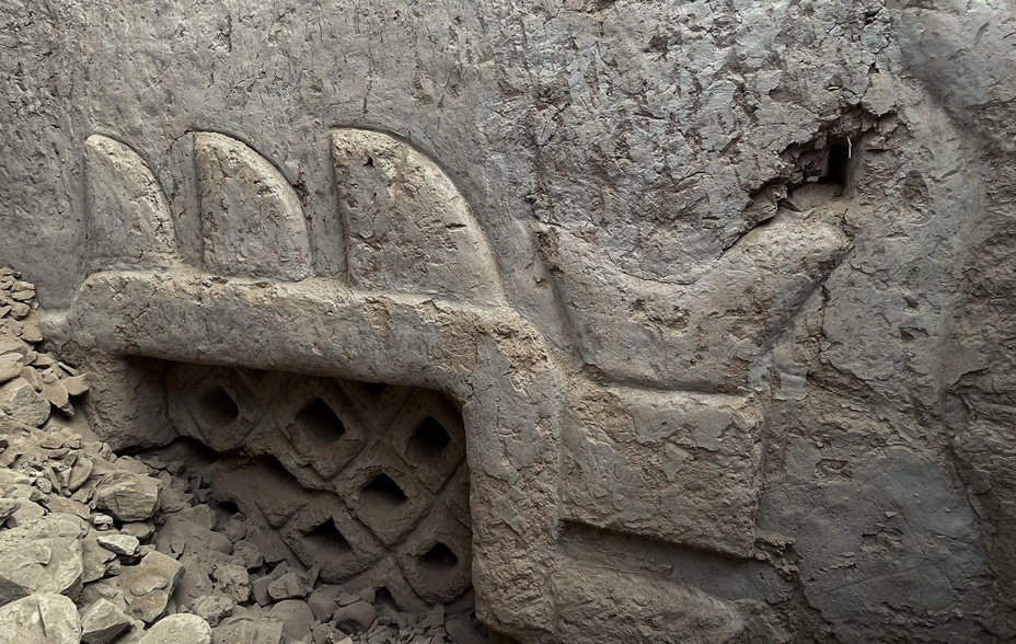 اكتشاف لوحة جدارية تعود إلى 3000 عام في البيرو (صور)