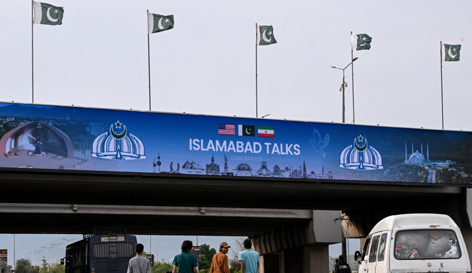 مسؤول أميركي لقناة شمس: "إيران تقيد الملاحة في هرمز لتعزيز موقفها قبل المحادثات"