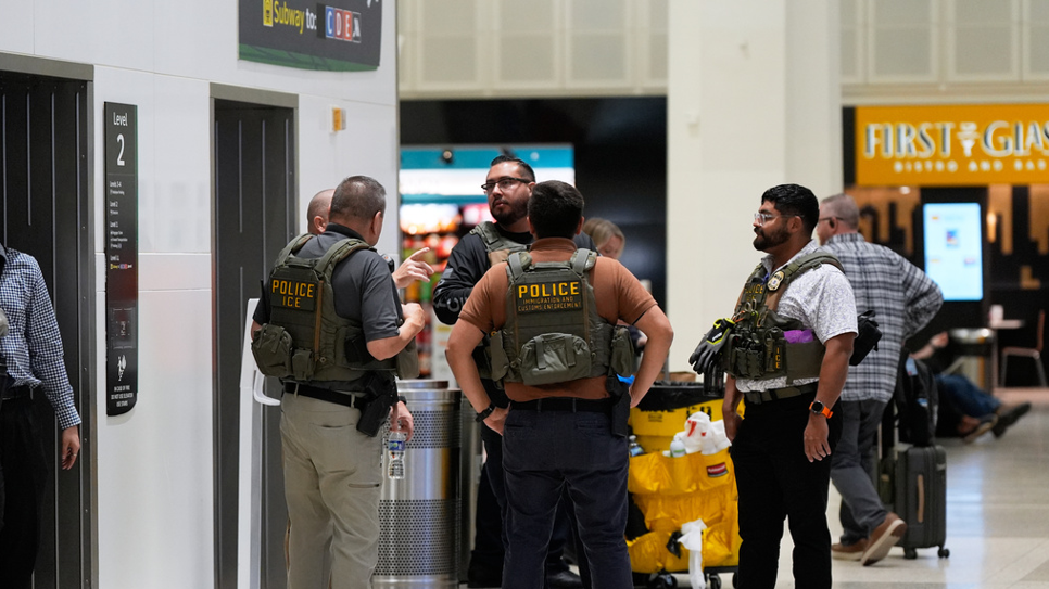 تمهيدا لترحيلهما.. واشنطن توقف قريبتين لقاسم سليماني