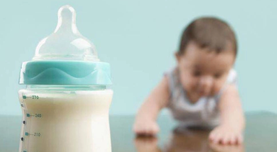 تسمم أطفال في 10 ولايات أميركية بسبب حليب صناعي