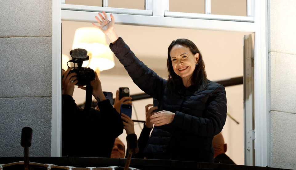 المعارضة الفنزويلية الحائزة على نوبل تصاب بكسر أثناء فرارها