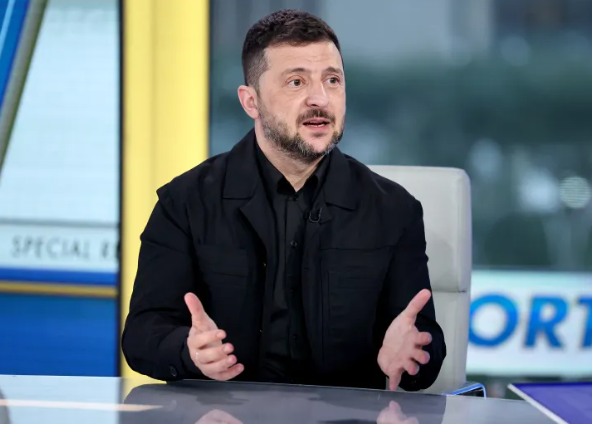 زيلينسكي يعلن عن جولة محادثات ثلاثية مع واشنطن وموسكو في أبوظبي الأربعاء