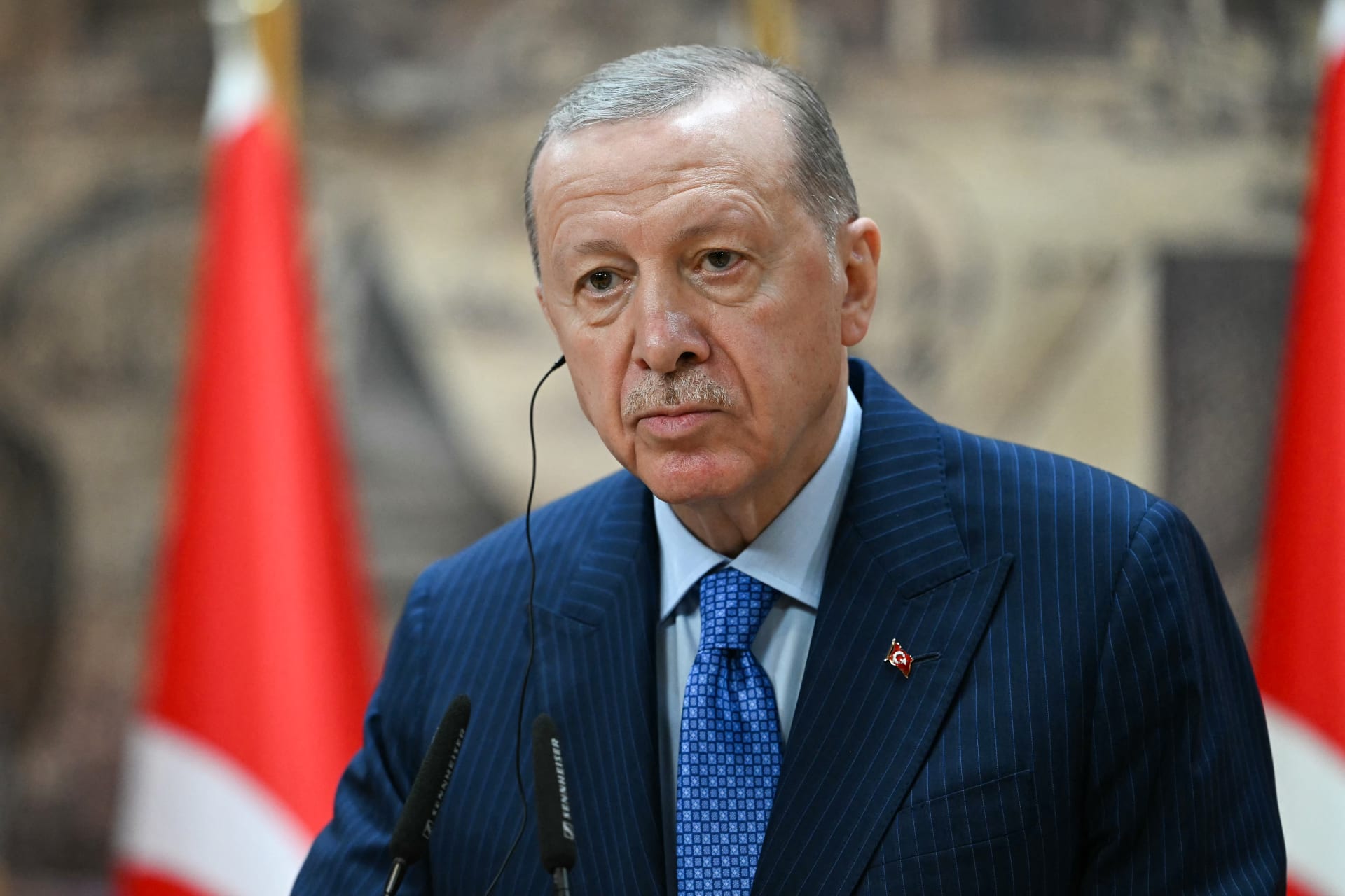 أردوغان يعرض الوساطة في أي محادثات رفيعة بين كييف وموسكو