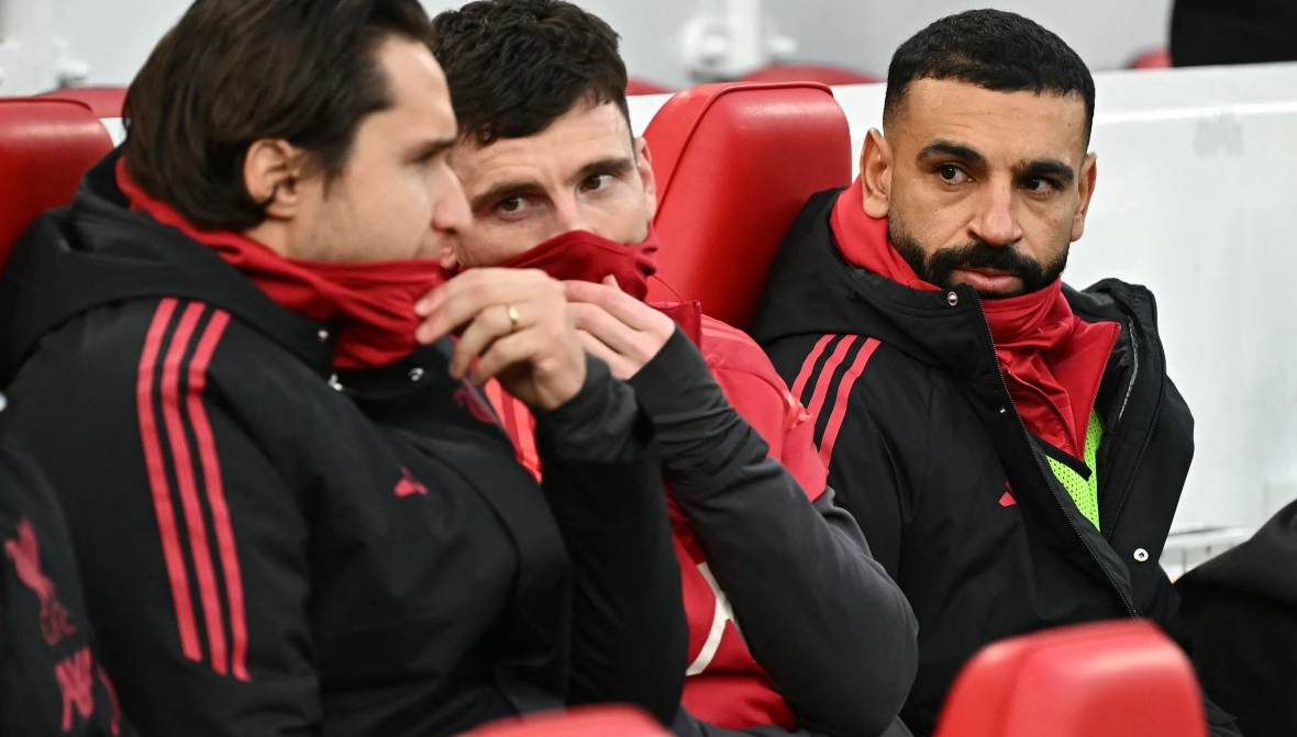 "ليفربول" يُبقي صلاح احتياطيا بعد أزمة التصريحات المثيرة