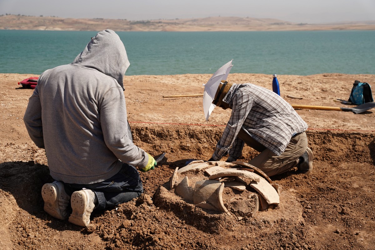 الجفاف يكشف توابيت أثرية عمرها 2300 عام في دهوك