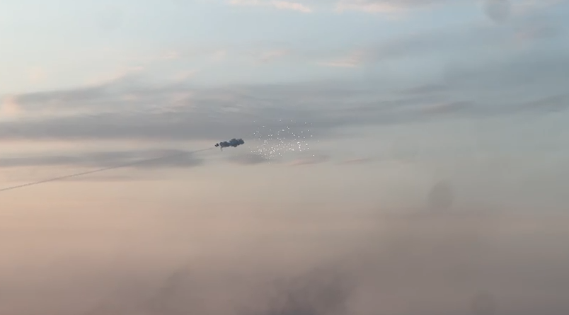 لحظة إسقاط طائرات مسيرة في سماء أربيل من قبل المضادات الجوية