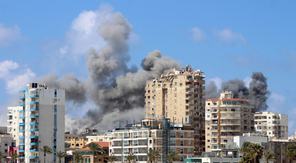 إسرائيل تشن أكبر حملة قصف على لبنان.. ونتنياهو: الهدنة لا تشملها