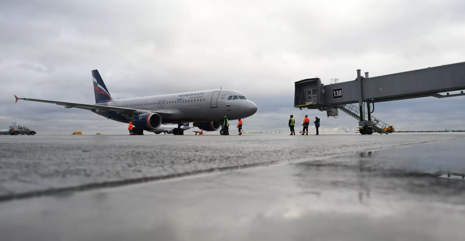 الطيران المدني الإيراني يعلن فتح ممرات شرقية والرحلات لا تعود