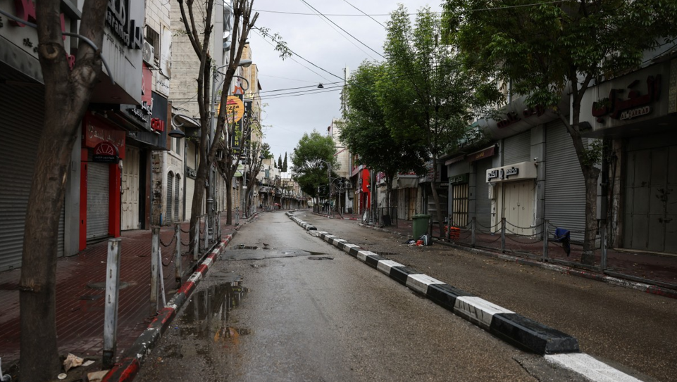 إضراب شامل بمدن الضفة الغربية تنديدا بقانون الإعدام الإسرائيلي