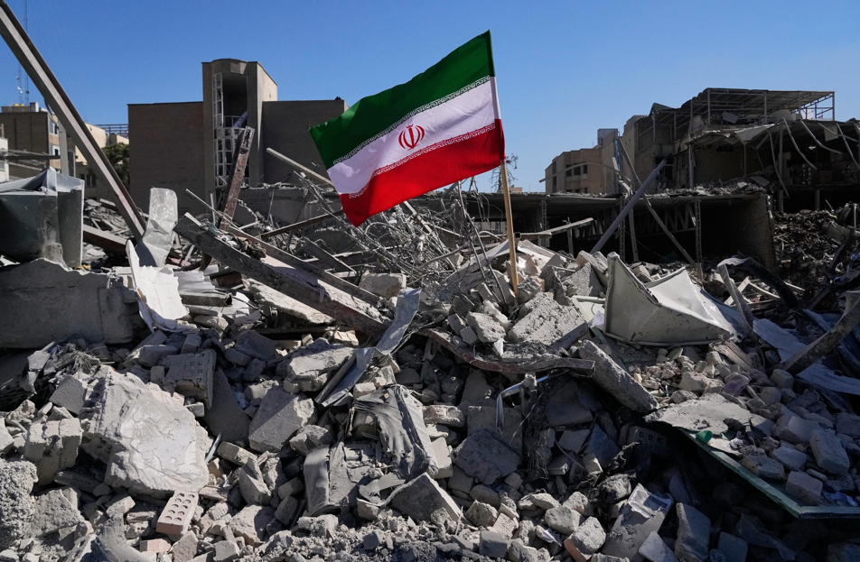 طهران تؤكد رفضها التفاوض مع واشنطن واستعدادها لحرب طويلة