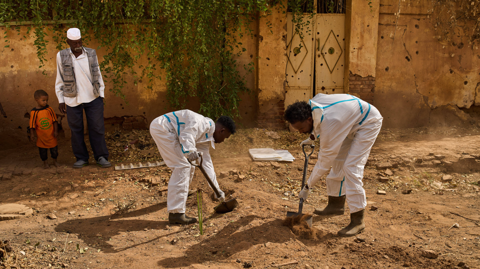 السودان.. مقابر مفتوحة وجهود تطوعية لتحديد هوية ضحايا الحرب