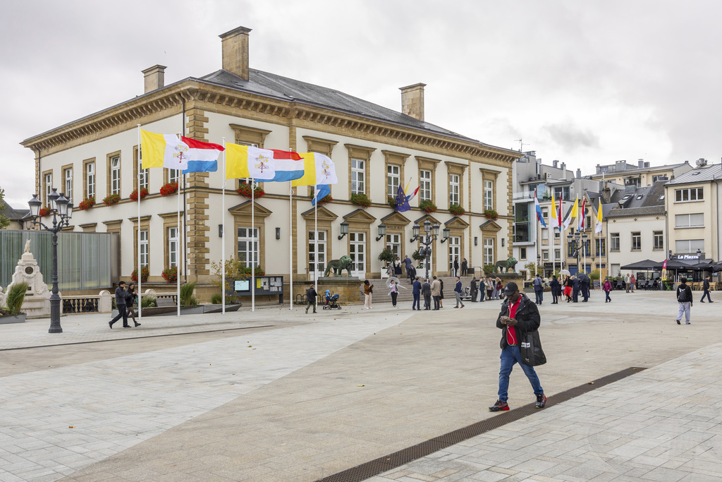 عشرات الآلاف يتظاهرون في لاهاي لدعم قضية المناخ