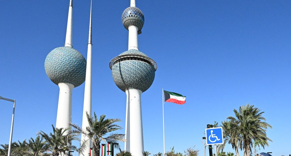 انفجار ضخم يستهدف ناقلة نفط قبالة سواحل الكويت