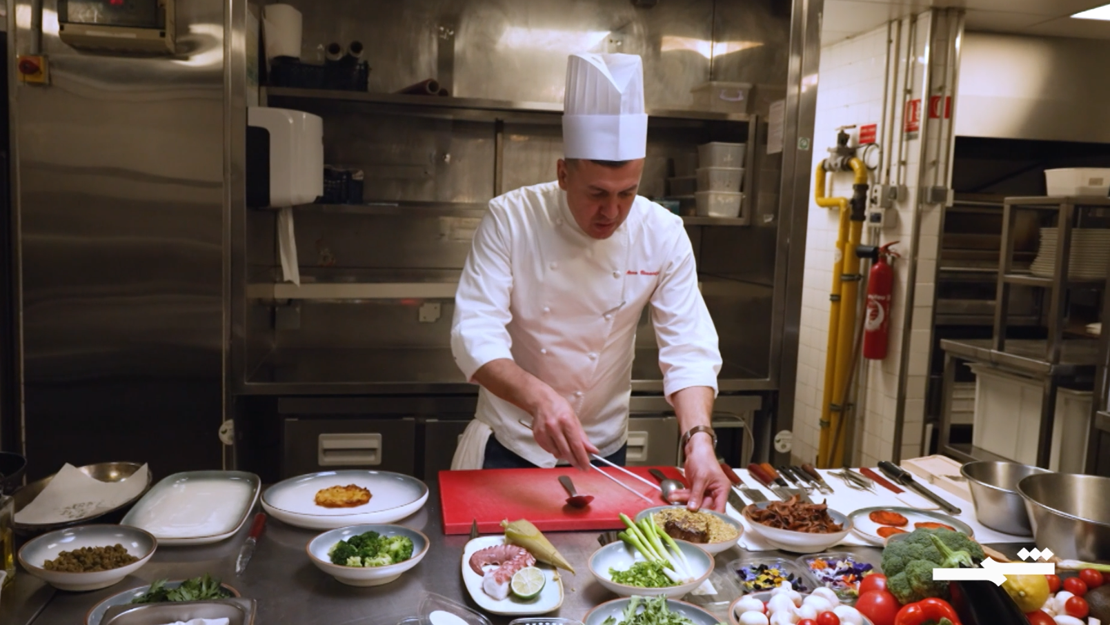 غربة | من بجاية إلى باريس.. عيسى بن يجر يحول الطموح إلى نجاح في أرقى مطابخ فرنسا