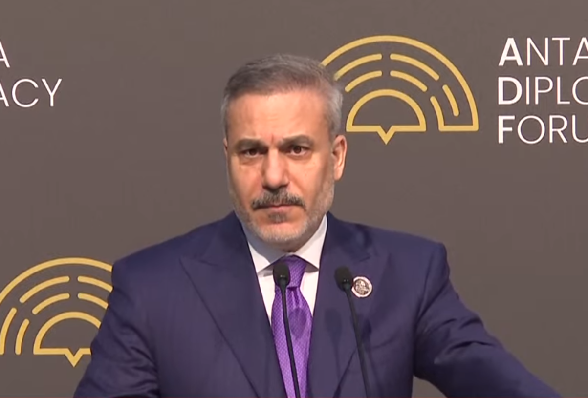 وزير الخارجية التركي: نعمل مع دول إقليمية لدعم السلام وتمديد وقف اطلاق النار بين واشنطن وطهران