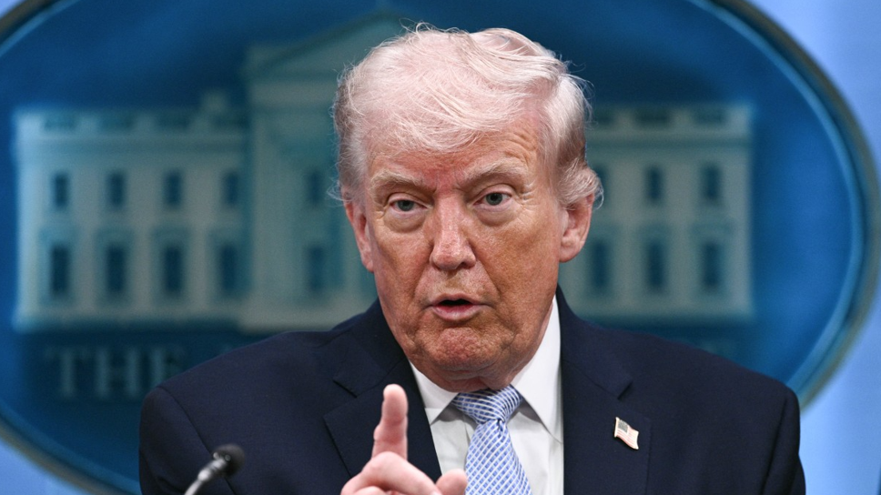 ترامب يتوعد إيران بضربات أقسى حال فشل مفاوضات إسلام آباد