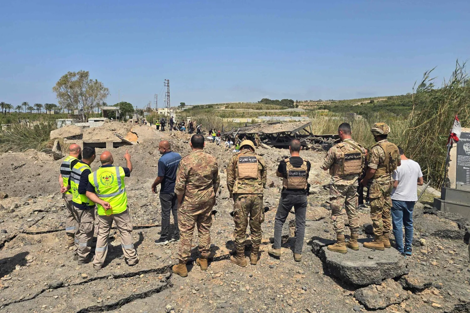 الجيش اللبناني يعيد فتح طرق وجسور في الجنوب بعد غارات إسرائيلية