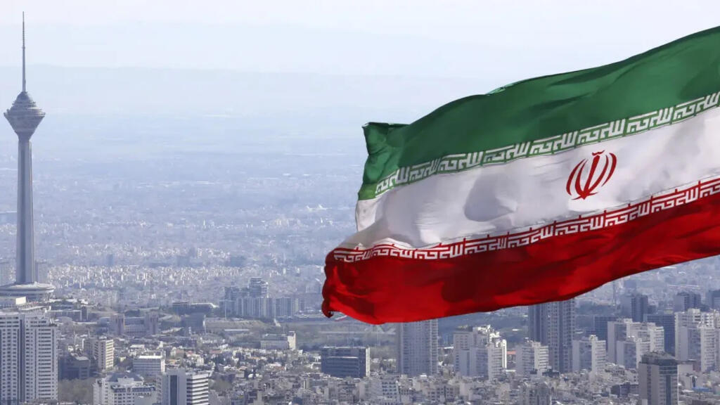 وول ستريت جورنال: انقسامات داخل القيادة الإيرانية بشأن إدارة المفاوضات