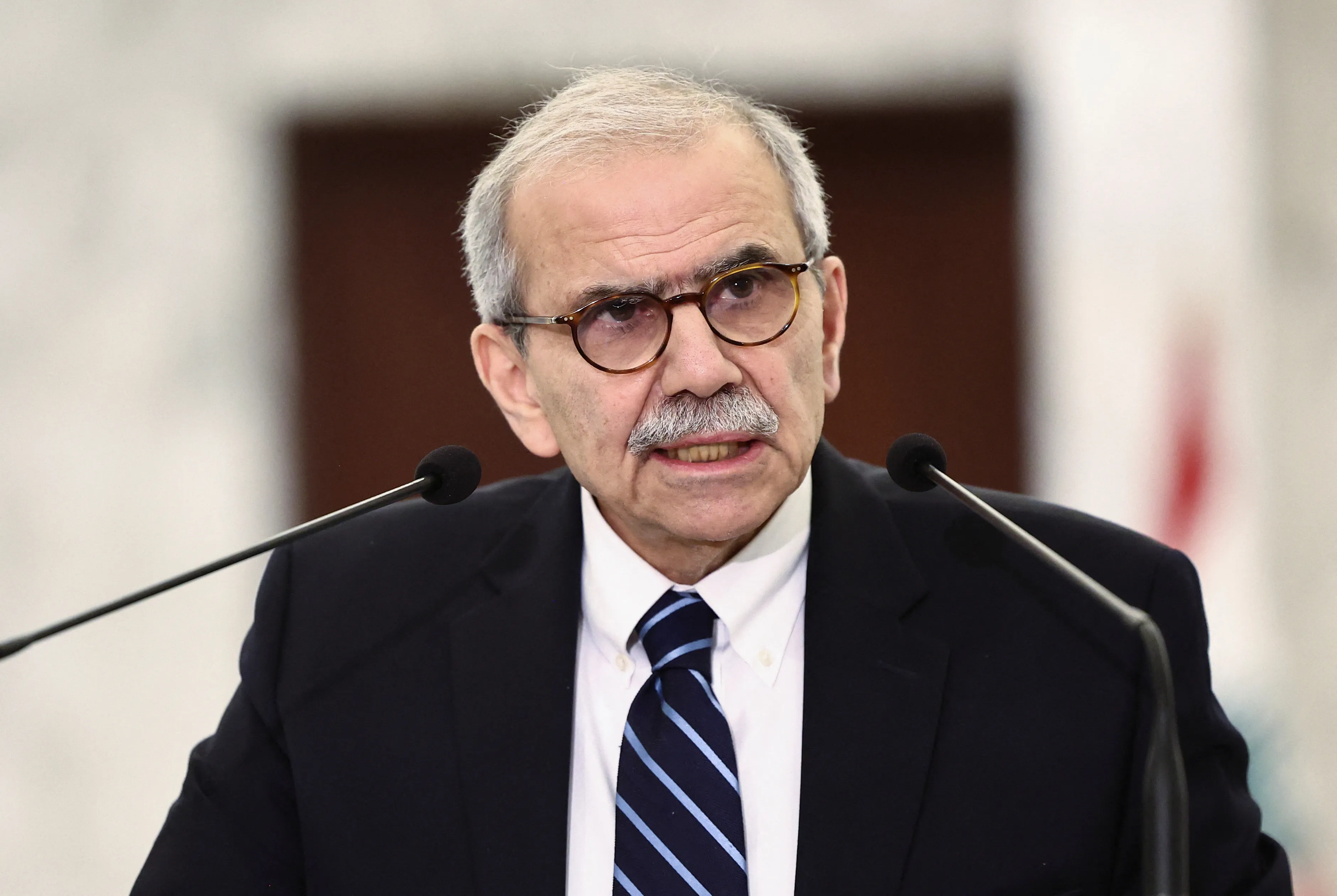 رئيس الوزراء اللبناني يؤكد استمرار الانفتاح على الدبلوماسية بشأن إسرائيل ويشدد على عدم الإضرار بالعلاقات مع باريس