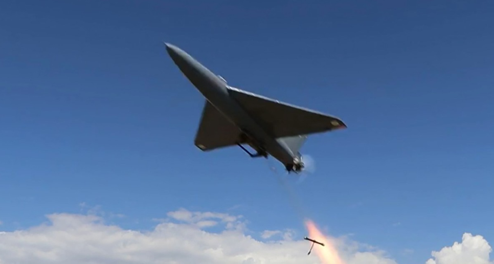 الدفاع الكويتية تسقط 7 مسيّرات معادية وتؤكد استهداف مواقع حيوية