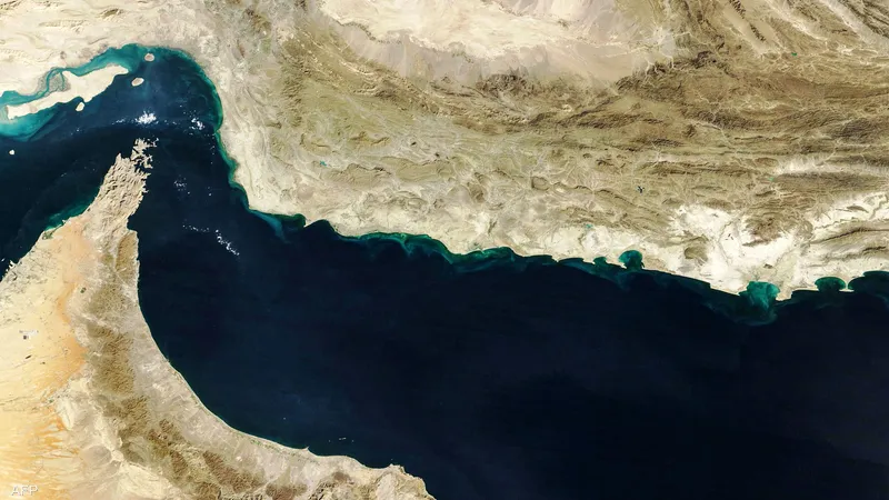 الحرس الثوري الإيراني يعلن "السيطرة الكاملة" على مضيق هرمز