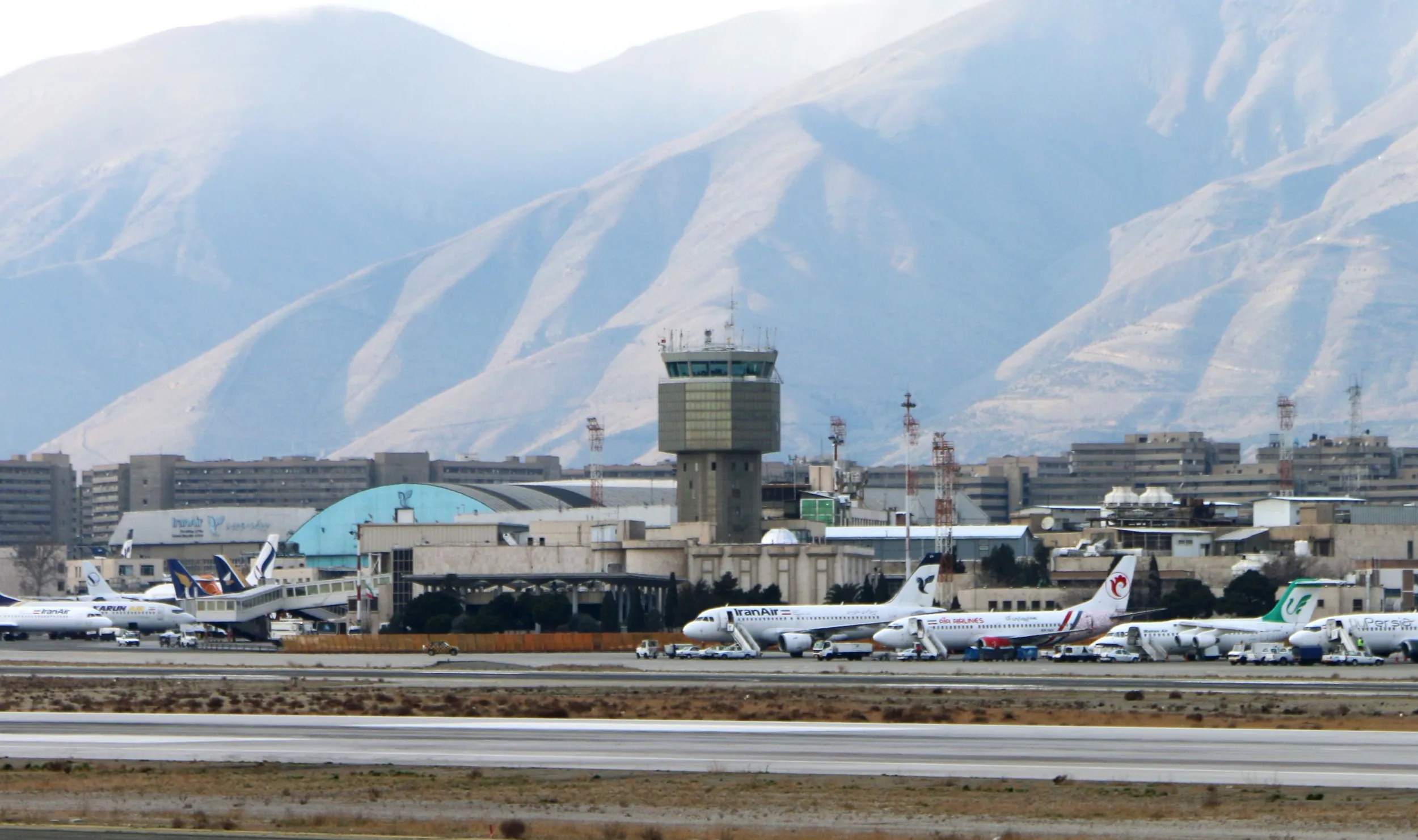 استئناف تدريجي للملاحة الجوية في إيران عبر 4 مراحل