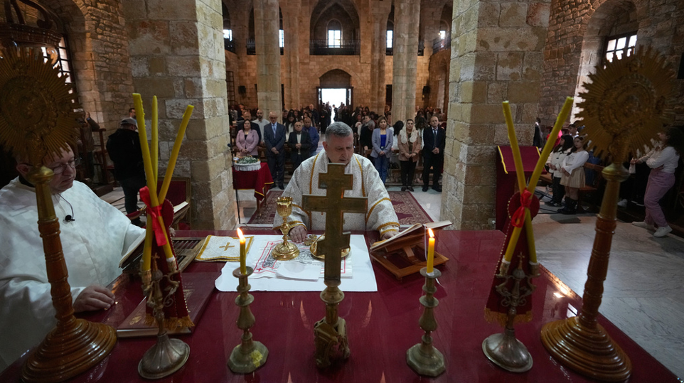 إسرائيل تعاقب جنديين حطما تمثالا للمسيح في جنوب لبنان