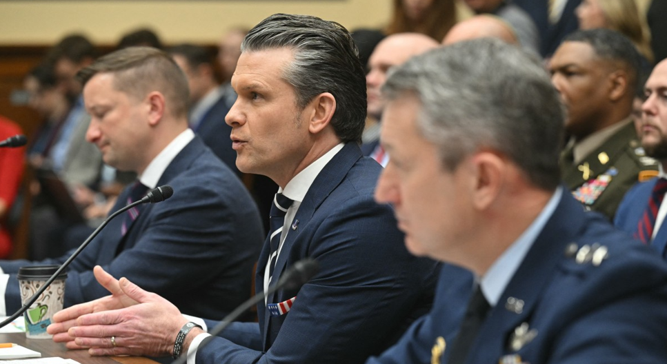 وزير الحرب الأميركي يربط الإنفاق العسكري بردع إيران وتحالفات الناتو