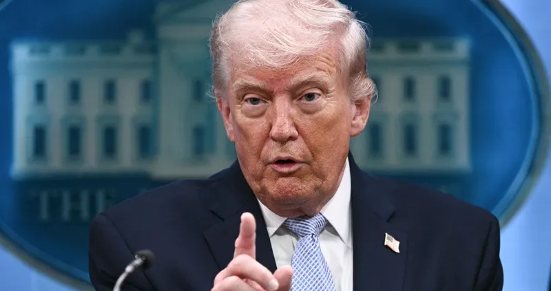 ترامب يهدد إيران بحصار بحري ويلمح إلى أن كوبا قد تكون الوجهة التالية